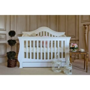 Box Bayi Warna Putih Model Perempuan