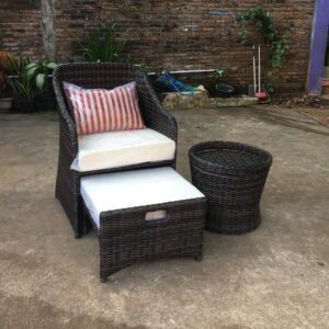 Kursi Teras Rotan Dengan Sandaran Kaki